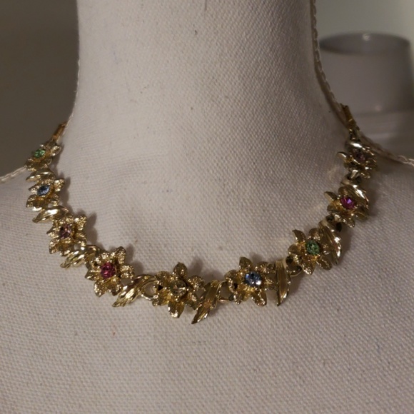 Vintage Jewelry - Vintage Spring Goldtone Floral Rhinestone Necklace